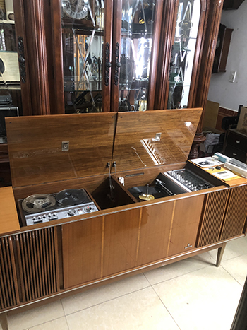 Tủ đài lớn Grundig cực chất